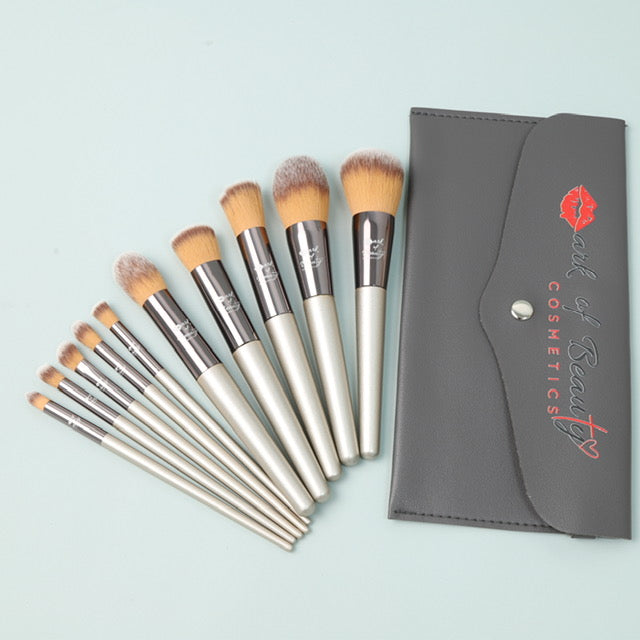 Makeup brushes (Metallic Silver)